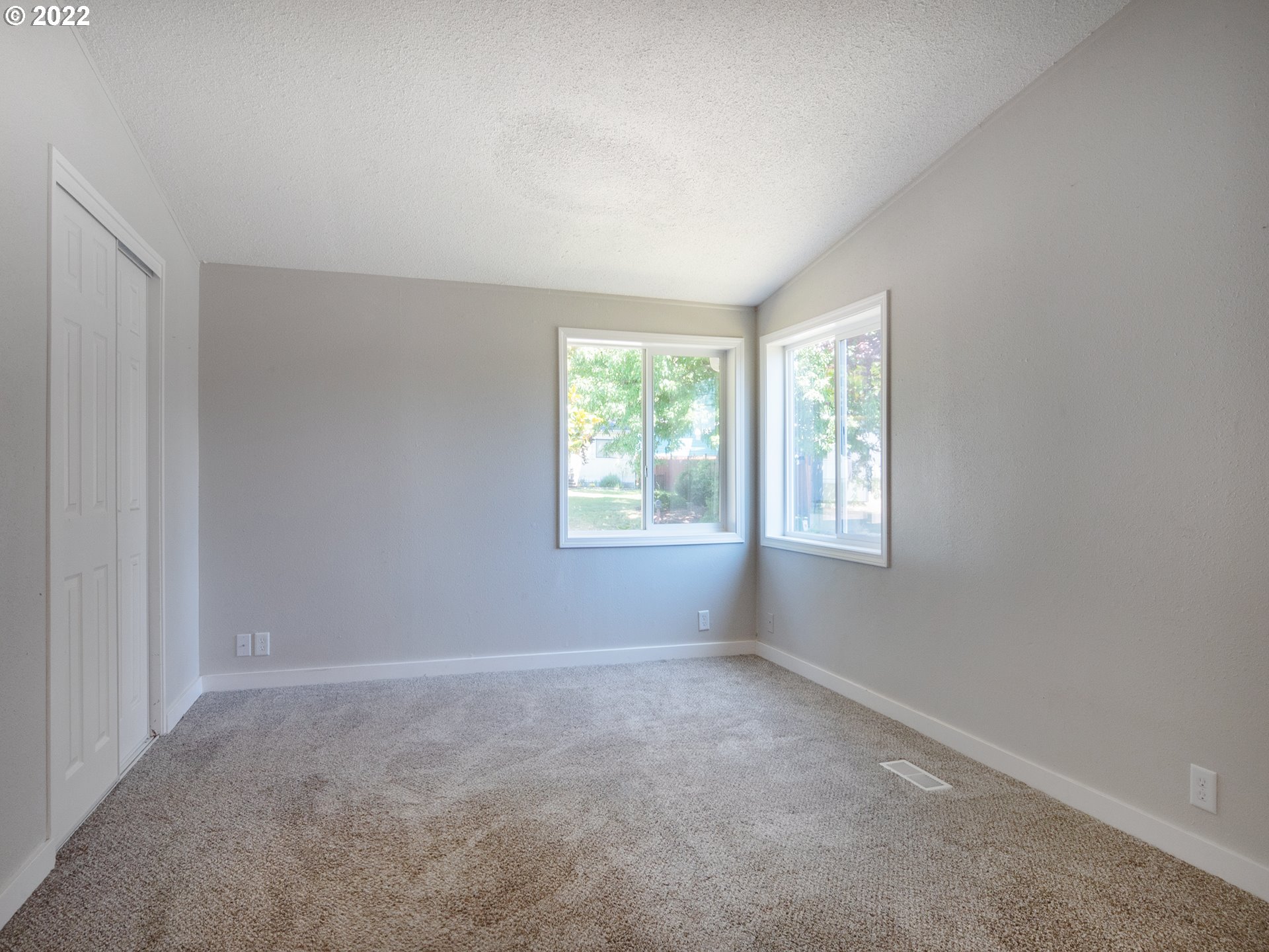 1356 South 59th Street Springfield, OR 97478 - Photo 13 of 32 Bedroom, Owner's Suite