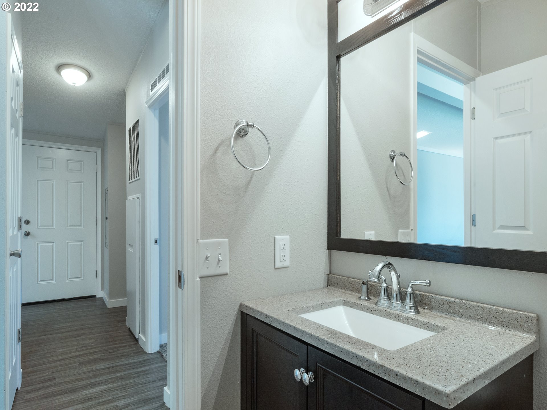 1356 South 59th Street Springfield, OR 97478 - Photo 21 of 32 Bathroom