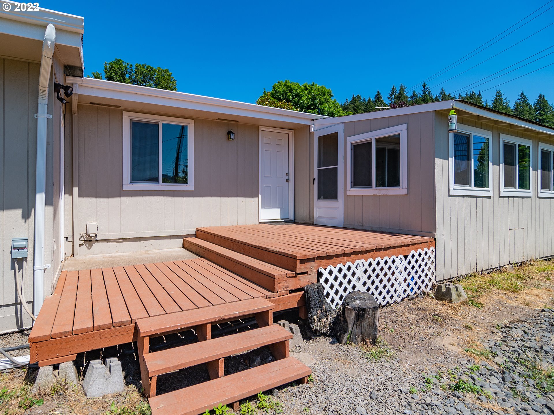 1356 South 59th Street Springfield, OR 97478 - Photo 28 of 32 Deck