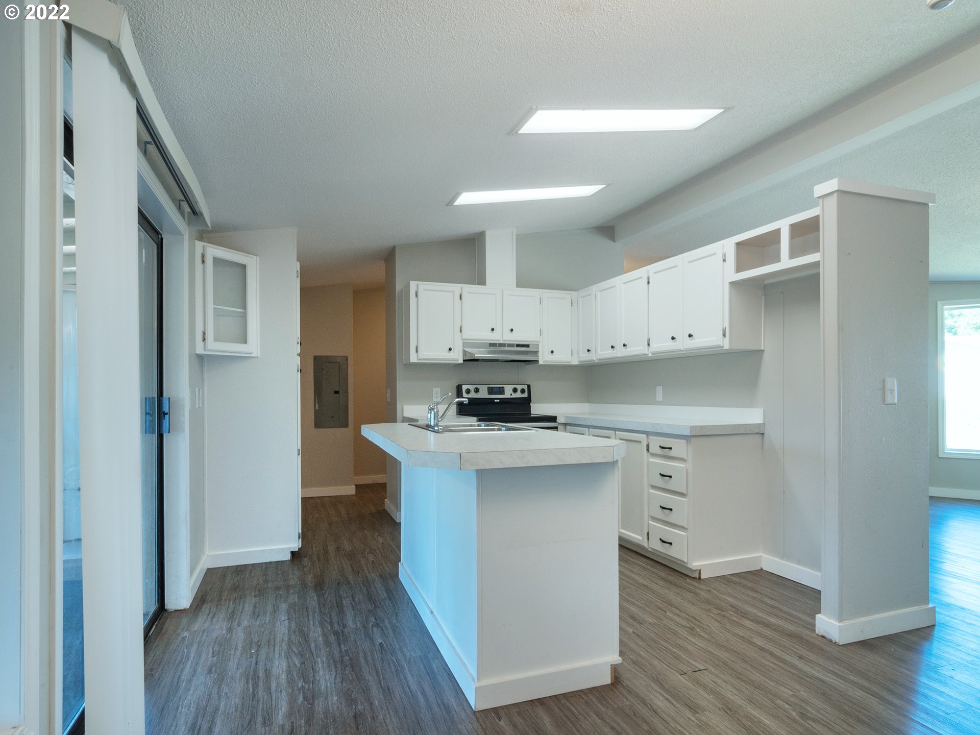 1356 South 59th Street Springfield, OR 97478 - Photo 9 of 32 Kitchen