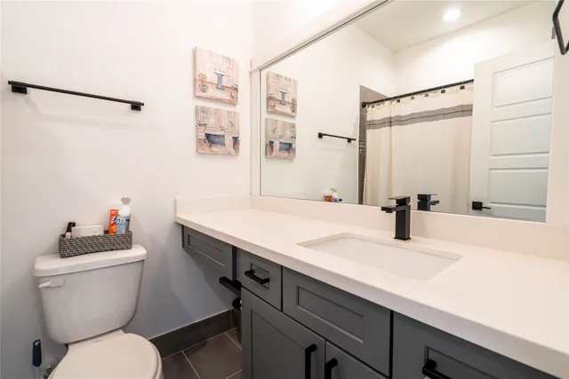 an empty room with closet and mirror