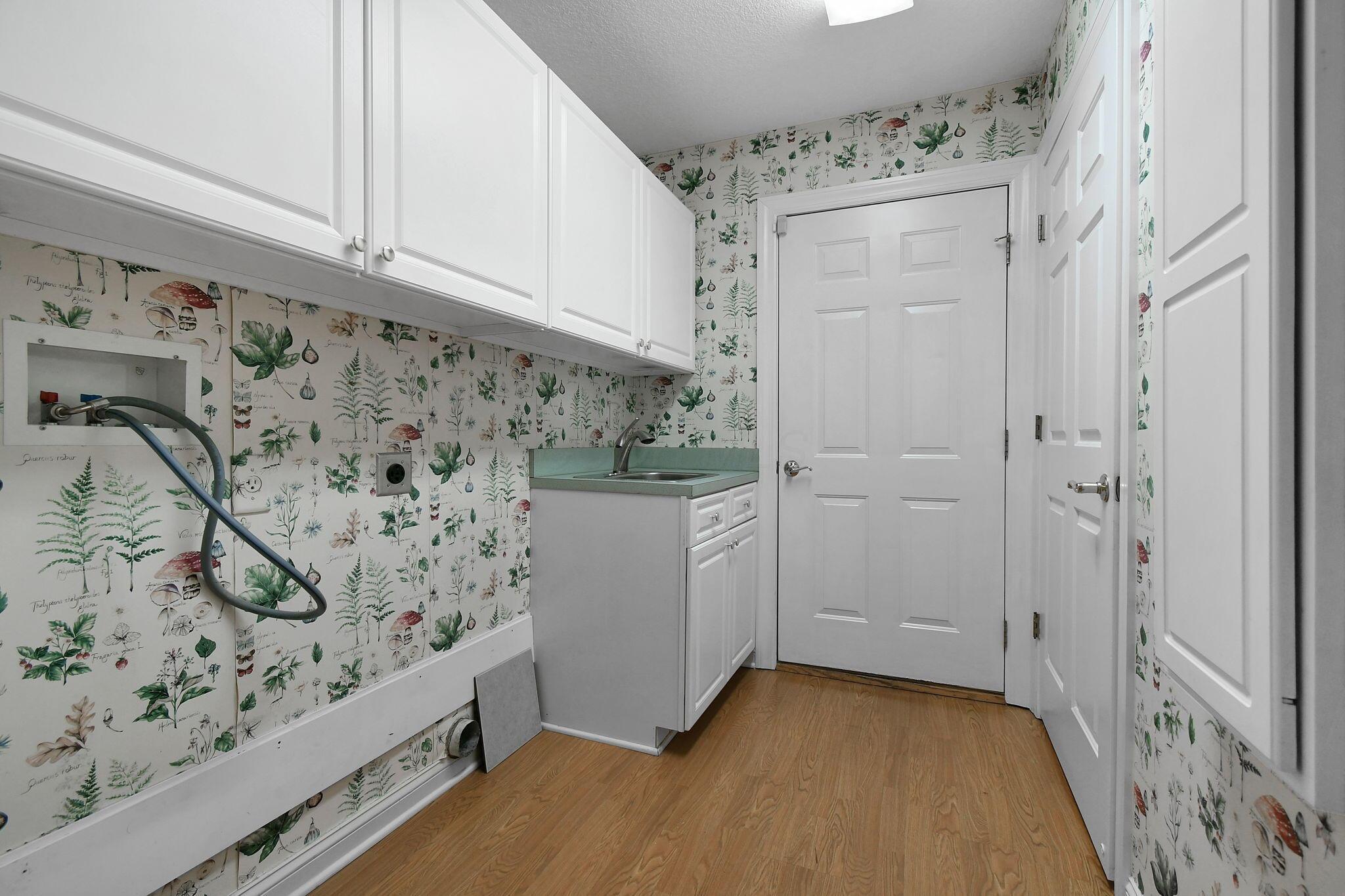 712 Stone Ridge Way Newark, OH 43055 - Photo 16 of 50 Laundry room to garage