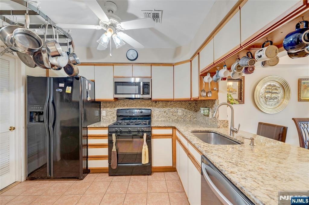 49 Quartz Lane, Unit 49 Paterson, NJ 07501 - Photo 10 of 31