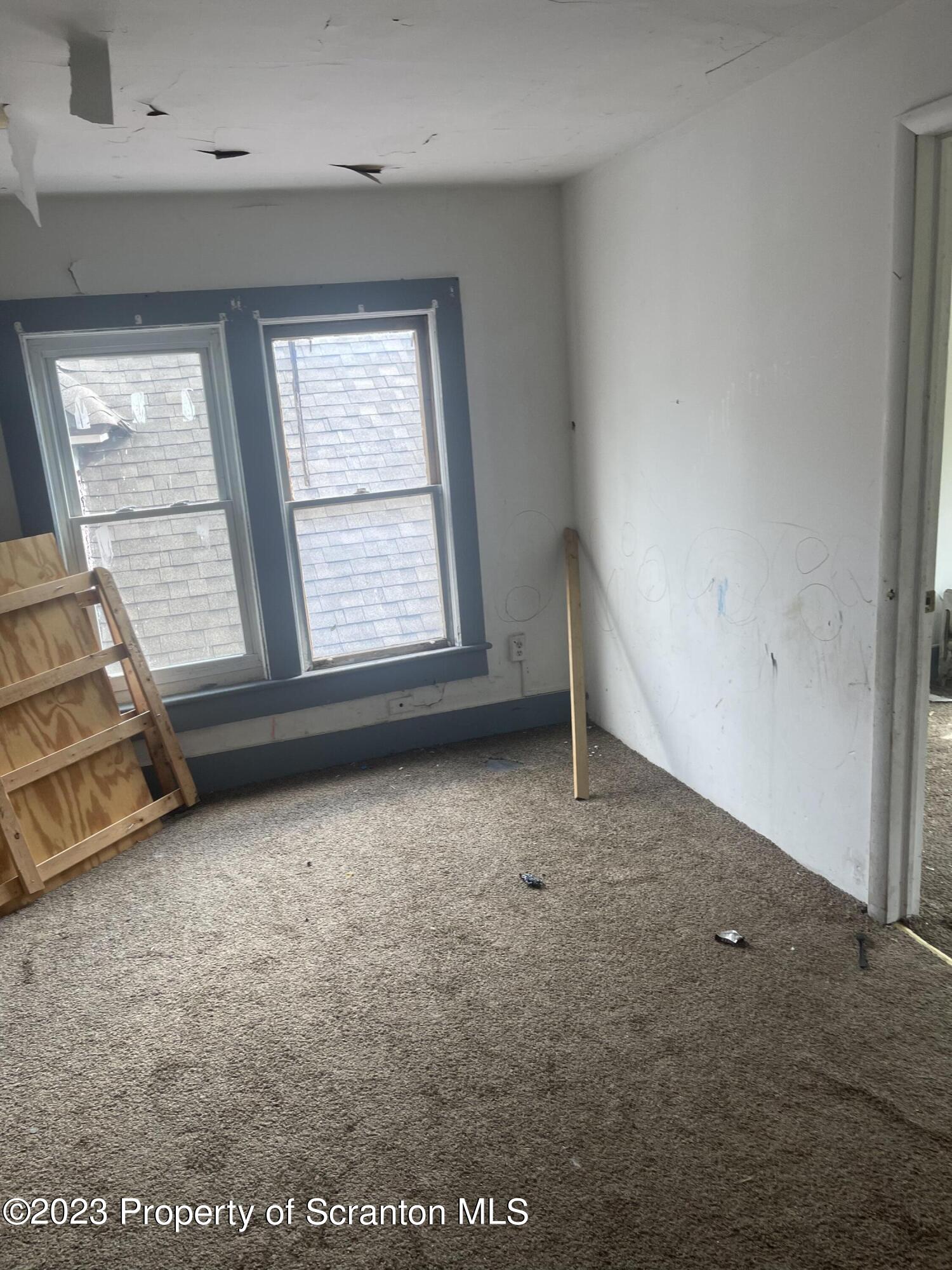 831 Monroe Avenue Scranton, PA 18510 - Photo 18 of 35 an empty room with windows