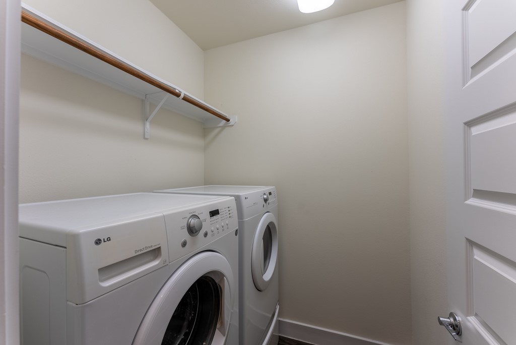 13008 Armaga Springs Road Austin, TX 78727 - Photo 8 of 33 Laundry room featuring independent washer and dryer and baseboards