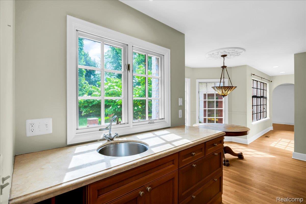 455 Linden Road Birmingham, MI 48009 - Photo 20 of 60 22-455 Linden Rd_21.jpg