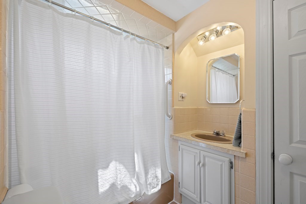 238 Ashcroft Road Medford, MA 02155 - Photo 20 of 25 Gallery Image 20