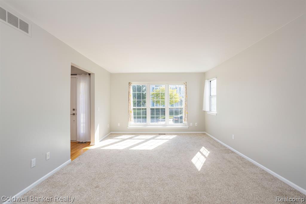 24261 Scarlet Court Novi, MI 48374 - Photo 11 of 44