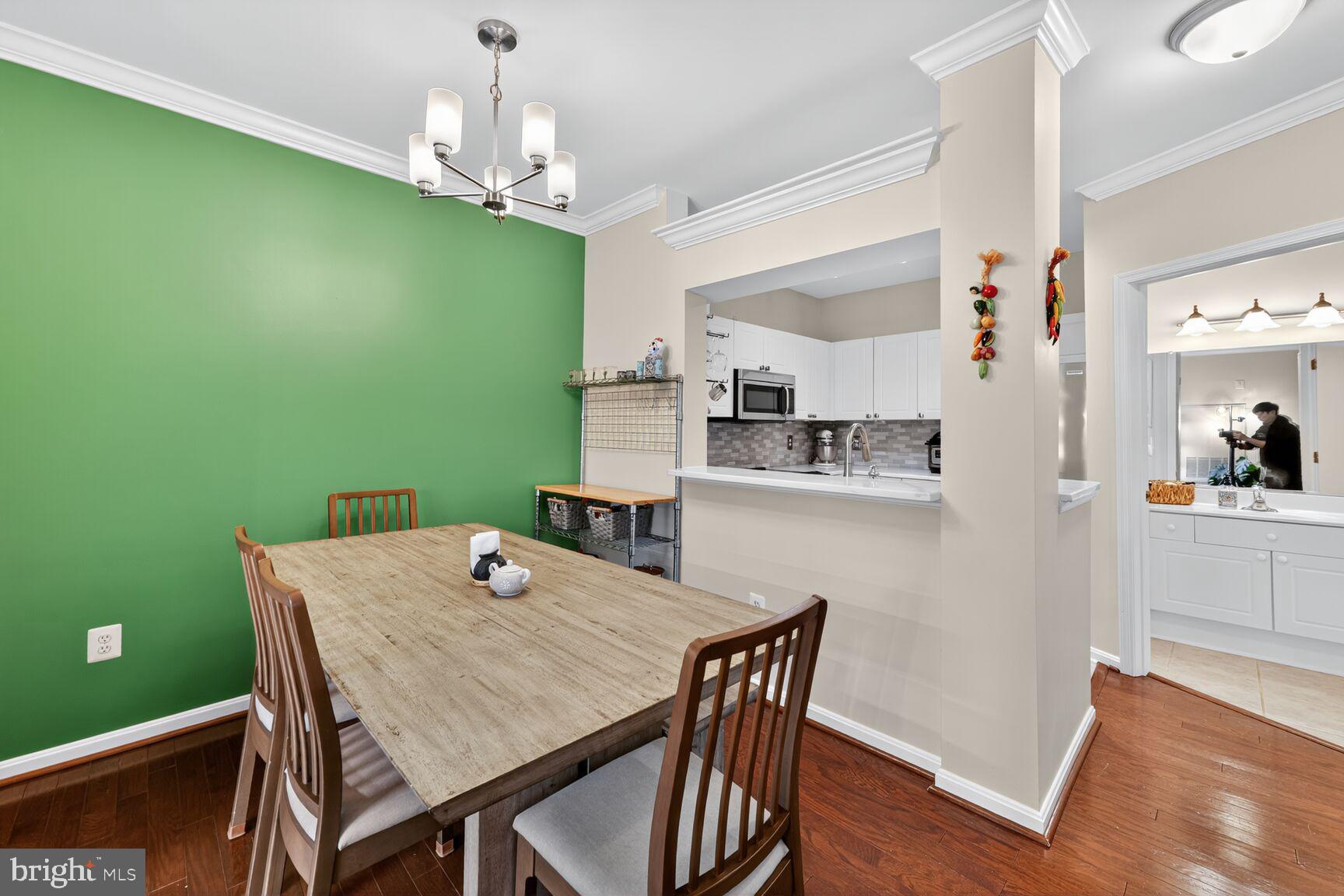 4561 Strutfield Lane, Unit 3211 Alexandria, VA 22311 - Photo 5 of 14 a dining room with a table and chairs