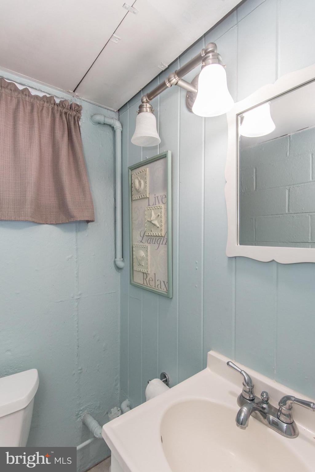 12718 Kenny Road Philadelphia, PA 19154 - Photo 45 of 52 Half Bathroom