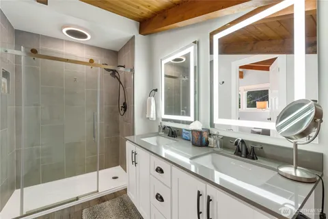 $700,000 | 61 East Orchard Beach Drive, Grapeview, WA 98546