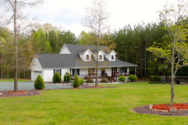 4031 Venable Road Kents Store, VA 23084 - Photo 1 of 47 a view of a house with a big yard