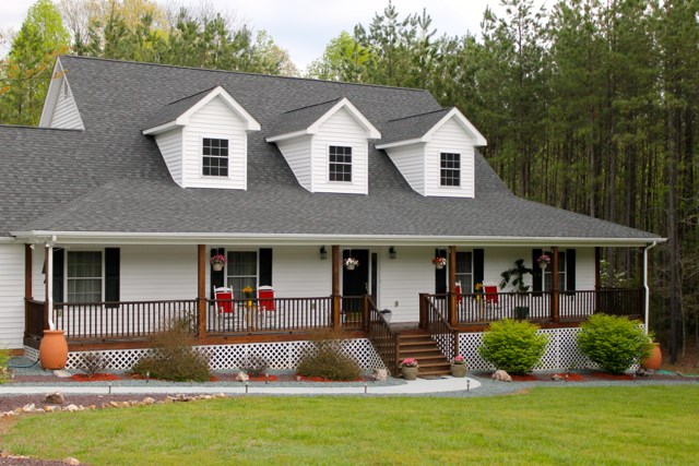 4031 Venable Road Kents Store, VA 23084 - Photo 5 of 47 a front view of a house with garden
