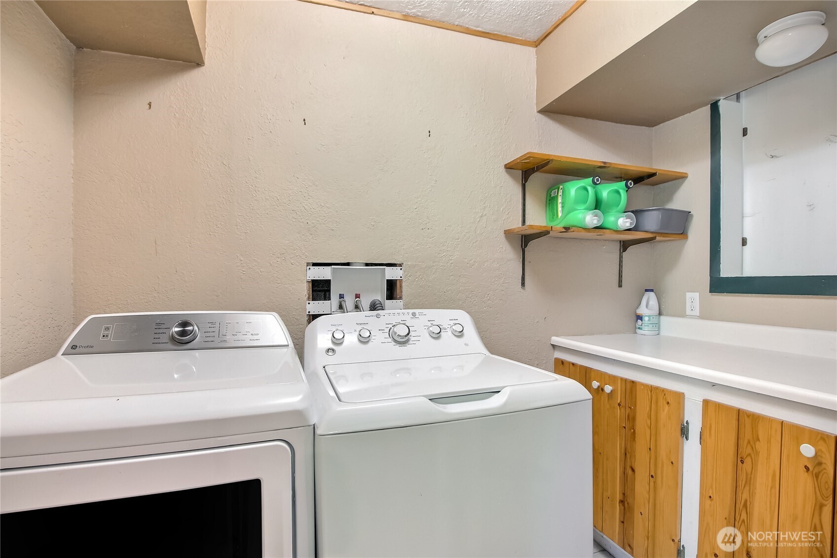 13610 Southeast 288th Street Kent, WA 98042 - Photo 4 of 32 a utility room with dryer and washer