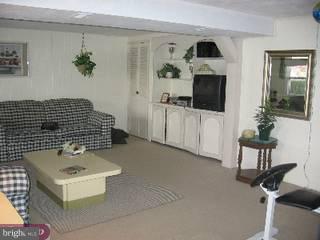 9945 Hardy Road Philadelphia, PA 19115 - Photo 4 of 5 Gallery Image 4