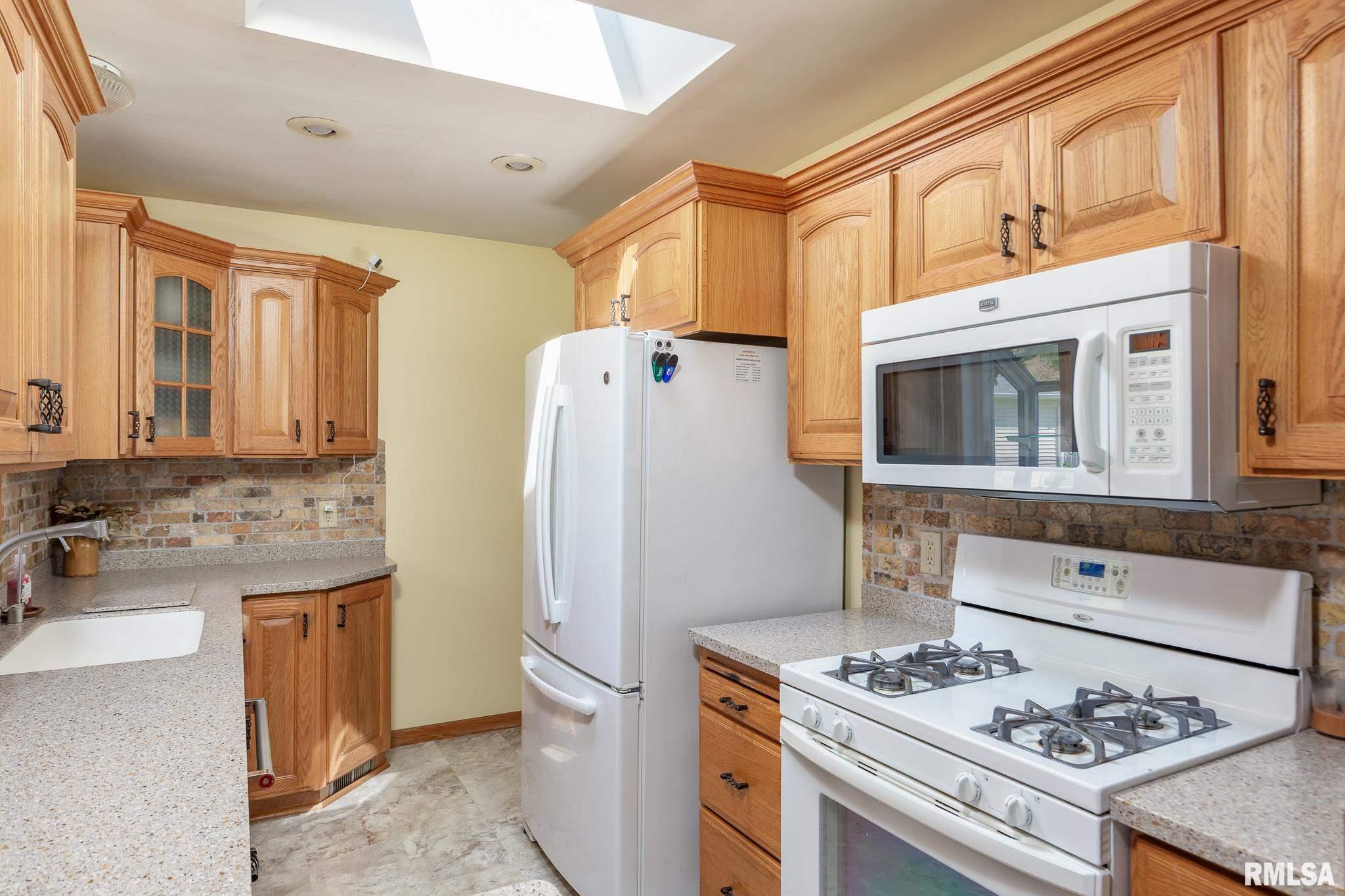 629 Westerfield Road Davenport, IA 52806 - Photo 7 of 28 Gallery Image 7