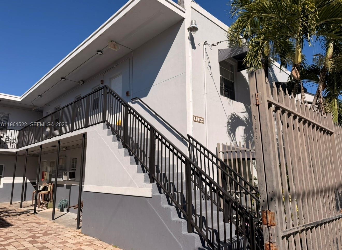 3615 Thomas Avenue, Unit 3 Miami, FL 33133 - Photo 12 of 12 a view of entryway