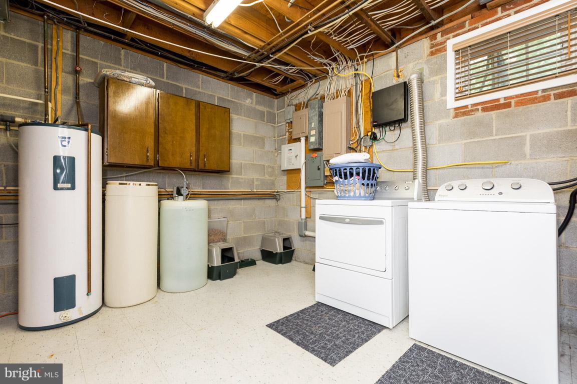 15807 Baden Naylor Road Brandywine, MD 20613 - Photo 7 of 29 Laundry/storage