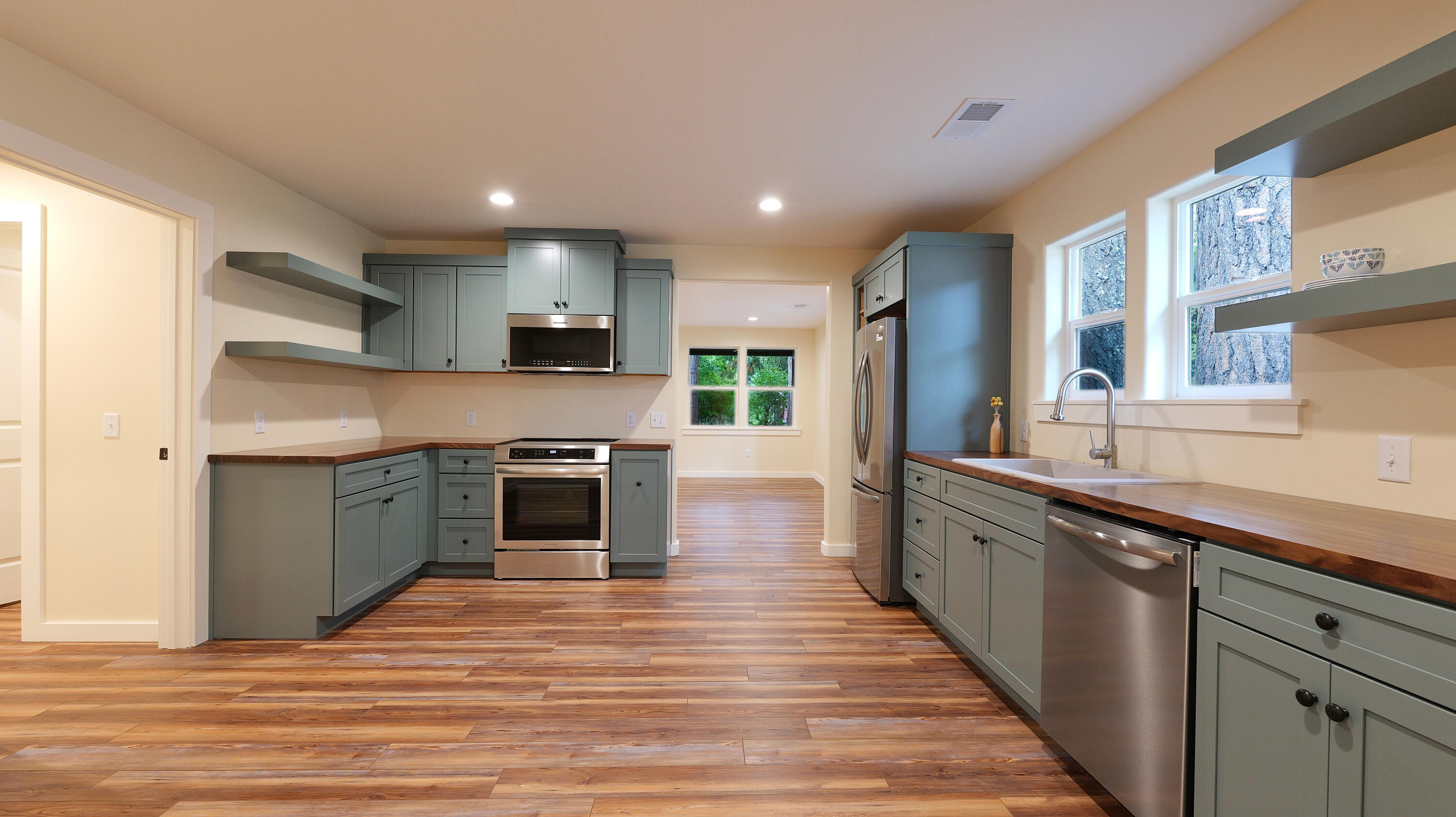 769 Mather Road Prospect, OR 97536 - Photo 8 of 70 Kitchen