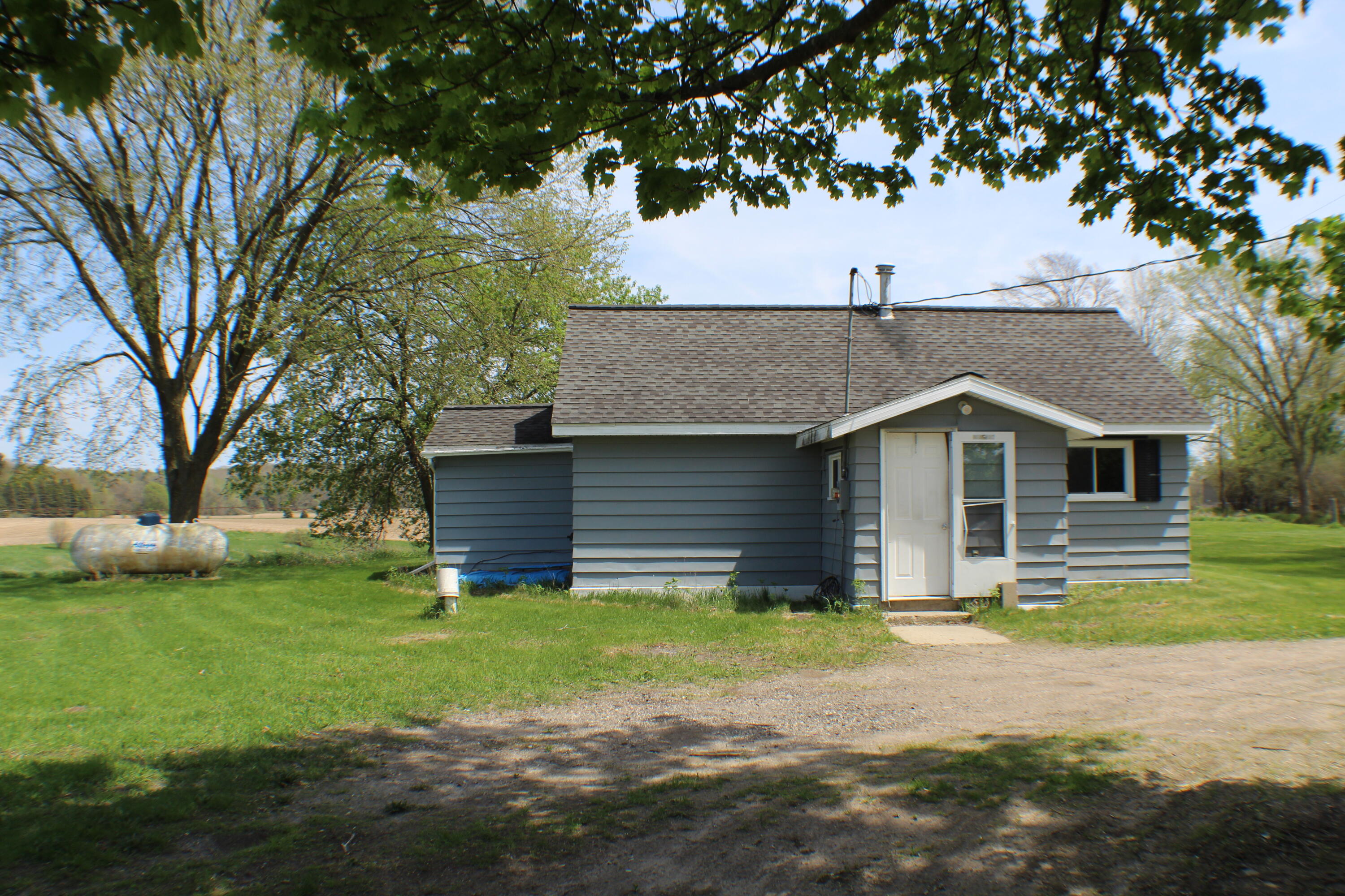 7780 Cutler Road Lakeview, MI 48850 - Photo 3 of 41 IMG_3429