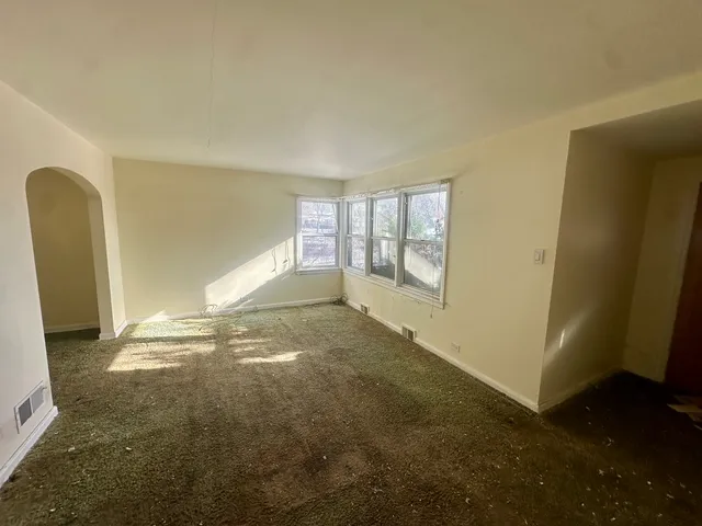a view of empty room with window