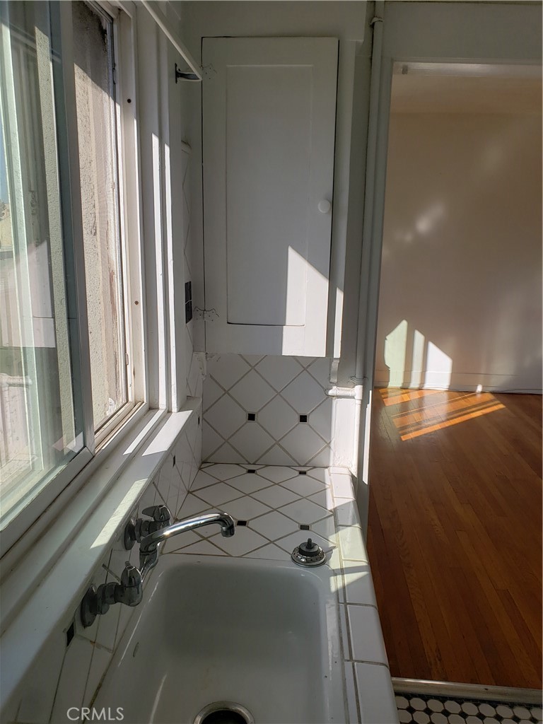 323 West 4th Street, Unit 304 Long Beach, CA 90802 - Photo 18 of 30 a bathroom with a sink and a mirror
