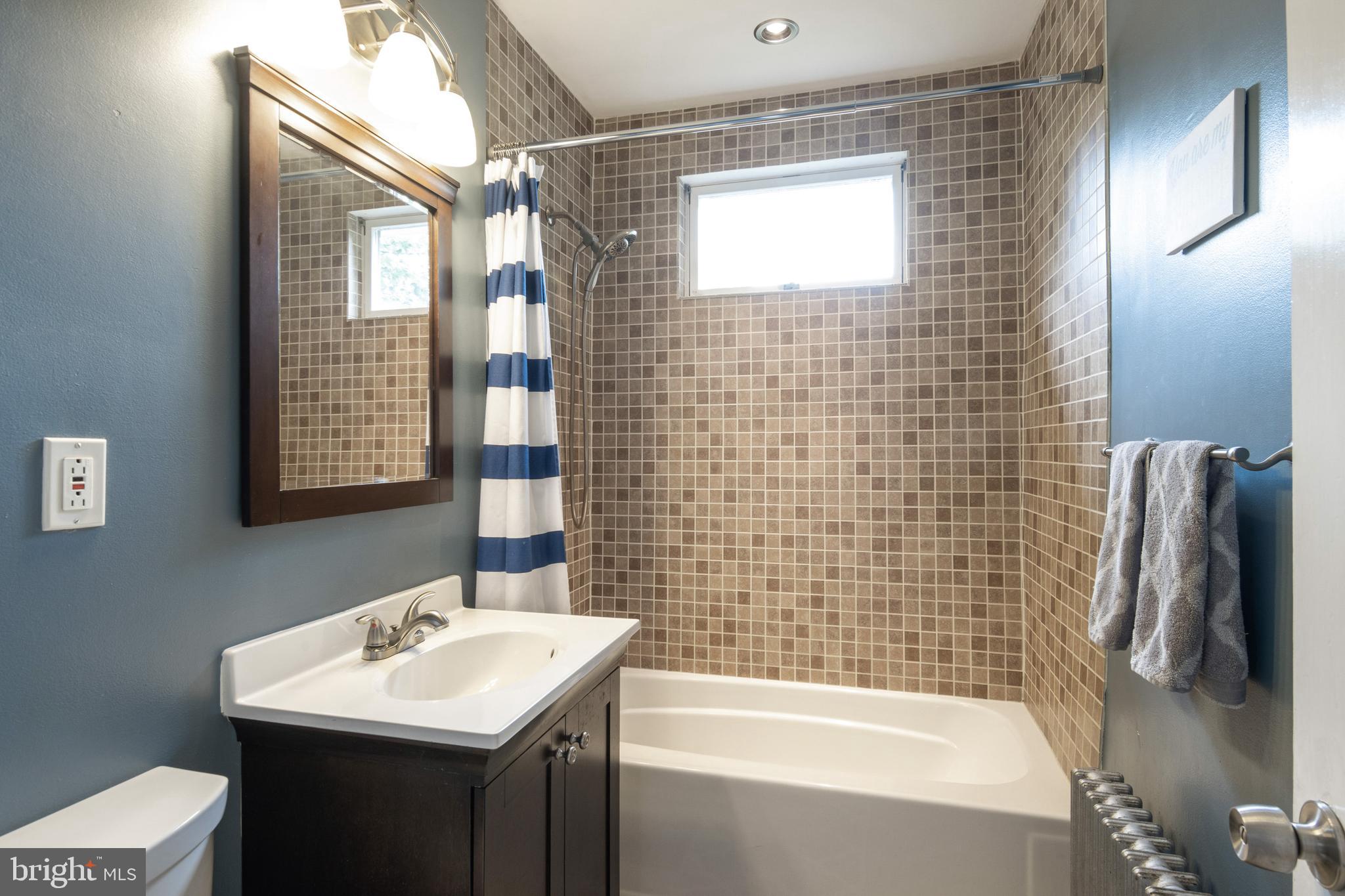44 Belfast Road Lutherville-Timonium, MD 21093 - Photo 8 of 34 Full bathroom on main level