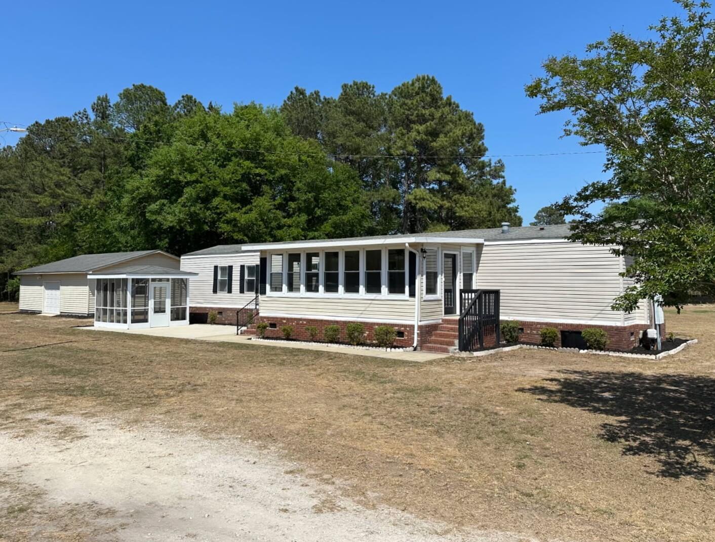 1030 Cook Street Manning, SC 29102 - Photo 1 of 34