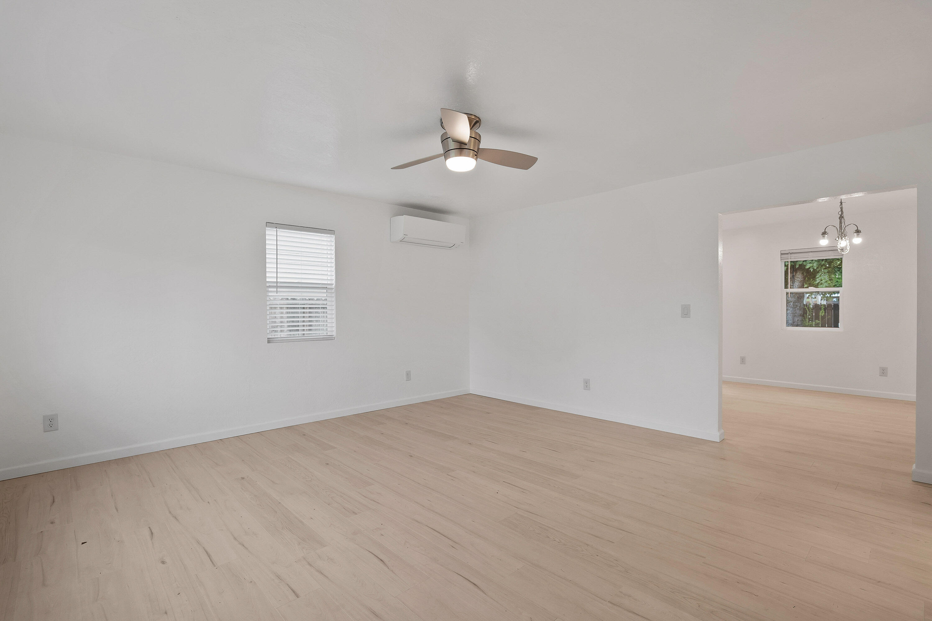 522 South 4th Street Central Point, OR 97502 - Photo 5 of 24 522SFourthSt-007