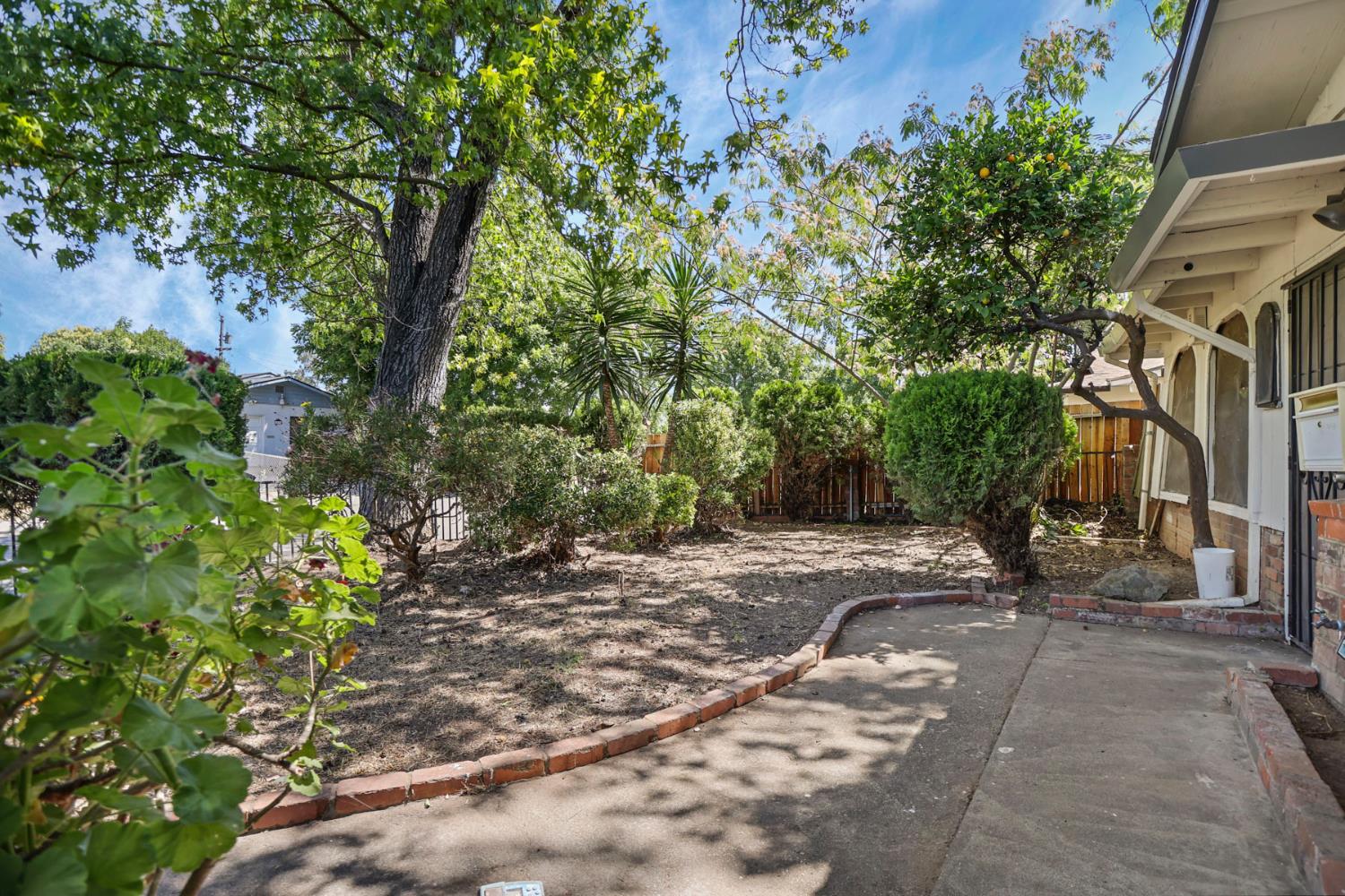 2044 Del Rio Drive Stockton, CA 95204 - Photo 7 of 40
