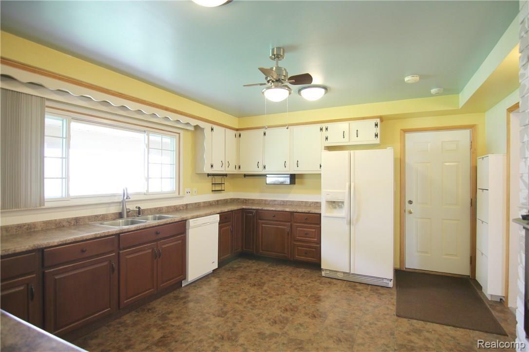 5940 Burnham Road Bloomfield Hills, MI 48301 - Photo 18 of 27 jBurnham Rd Kitchen 2.jpg