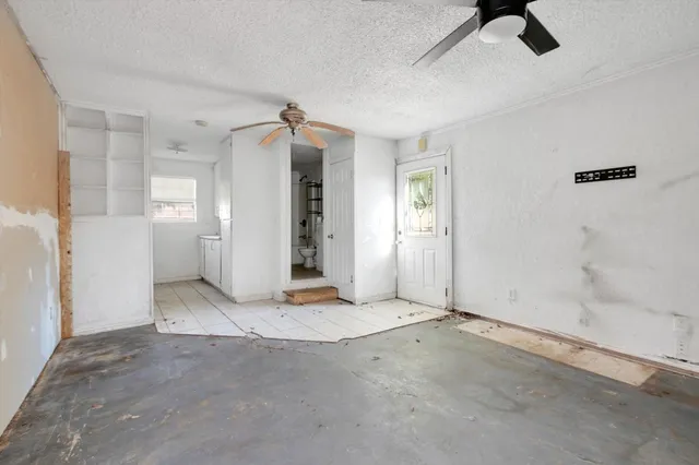 a view of empty room with ceiling fan