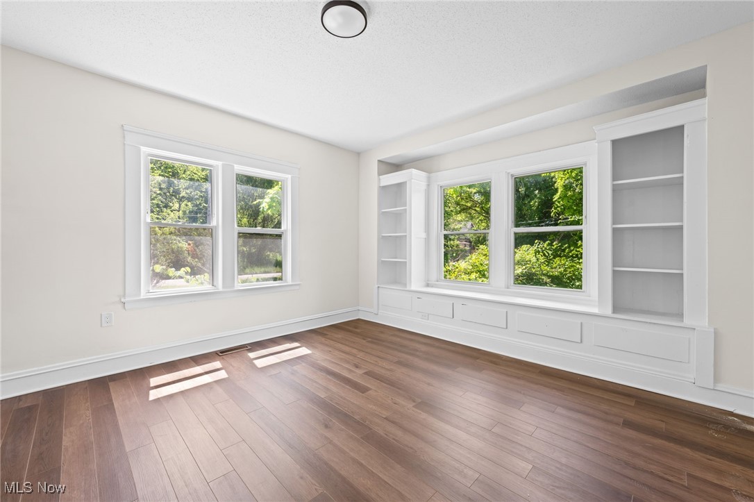 1886 Haldane Road Cleveland, OH 44112 - Photo 8 of 28