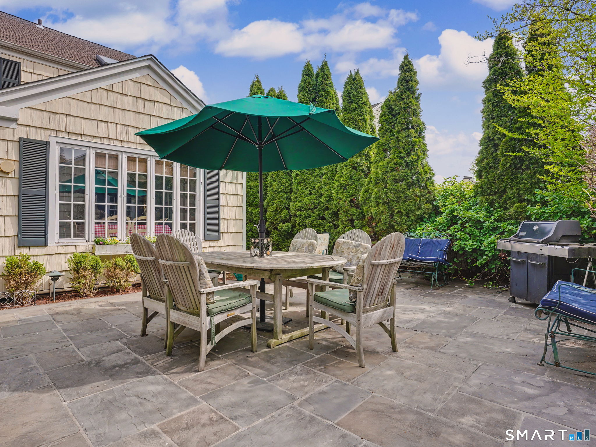 20 Chelsea Street Fairfield, CT 06824 - Photo 24 of 28 a view of a chairs and table in patio