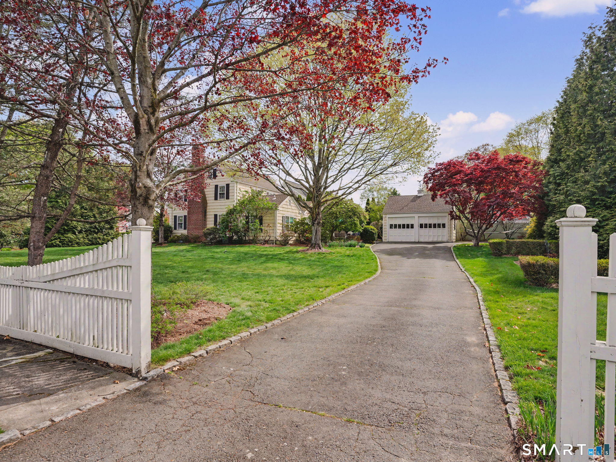 20 Chelsea Street Fairfield, CT 06824 - Photo 28 of 28 a view of a park with a large trees