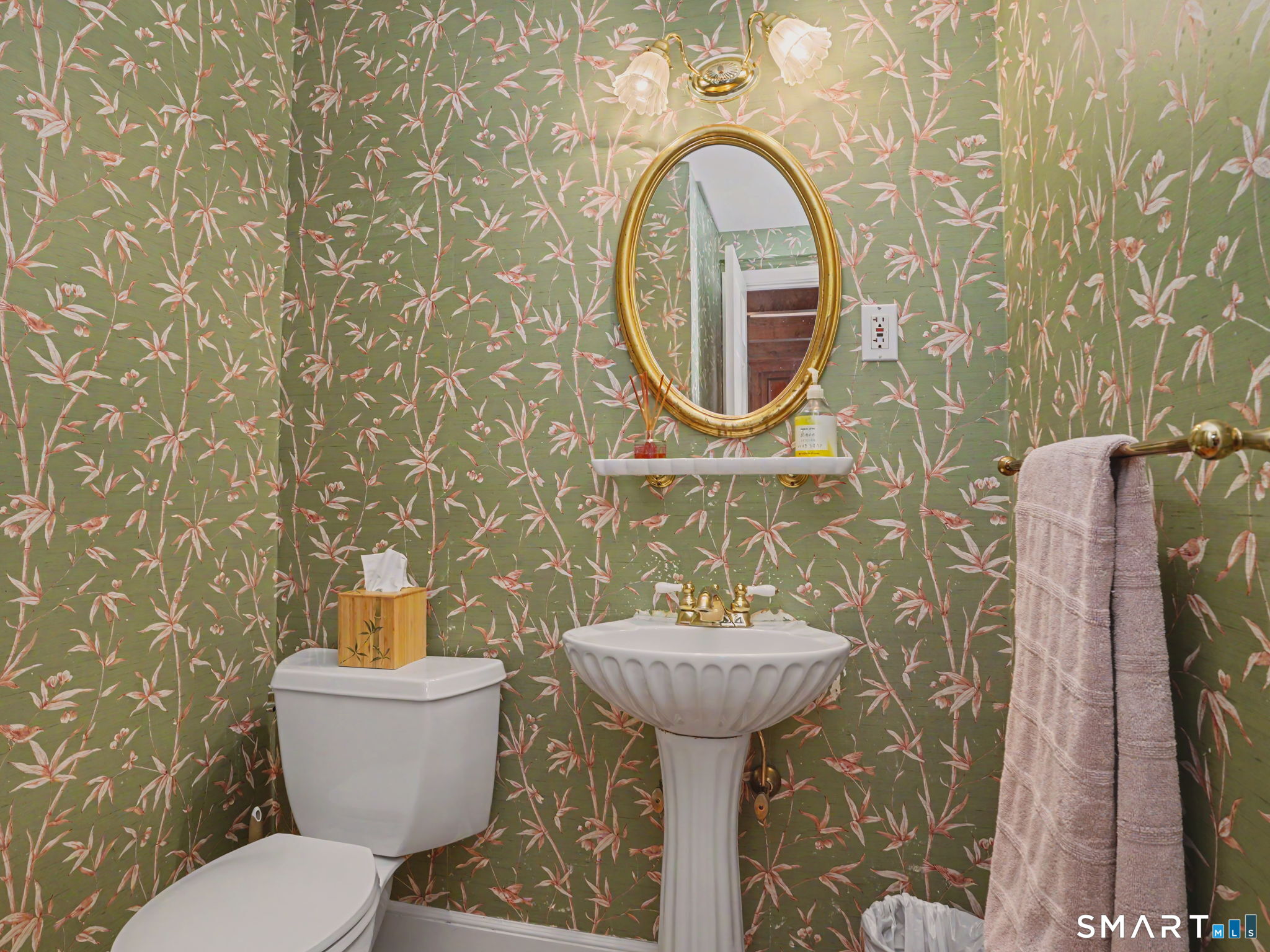 20 Chelsea Street Fairfield, CT 06824 - Photo 7 of 28 a bathroom with a toilet and a sink