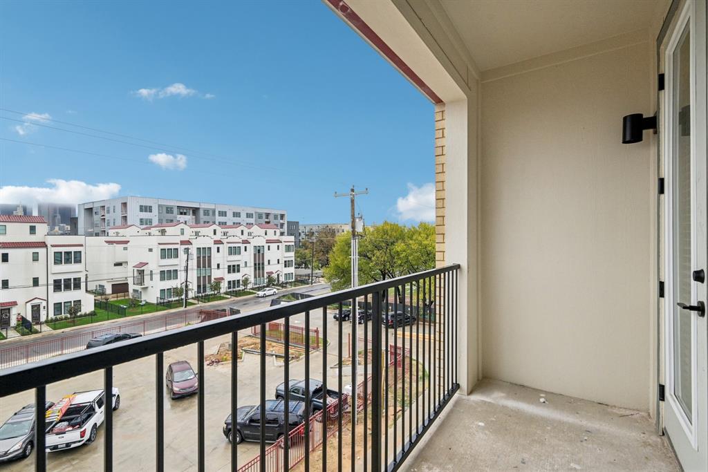 2016 South Ervay Street, Unit A2 Dallas, TX 75215 - Photo 22 of 35 a view of city from a balcony