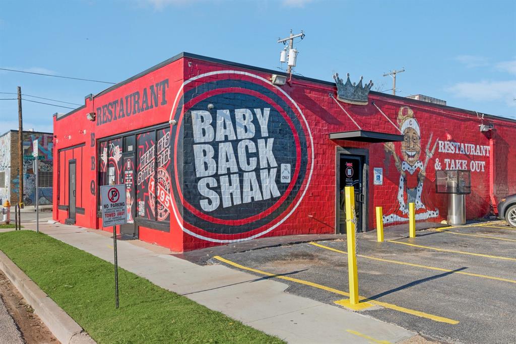 2016 South Ervay Street, Unit A2 Dallas, TX 75215 - Photo 33 of 35 a front view of a house with entryway and a yard