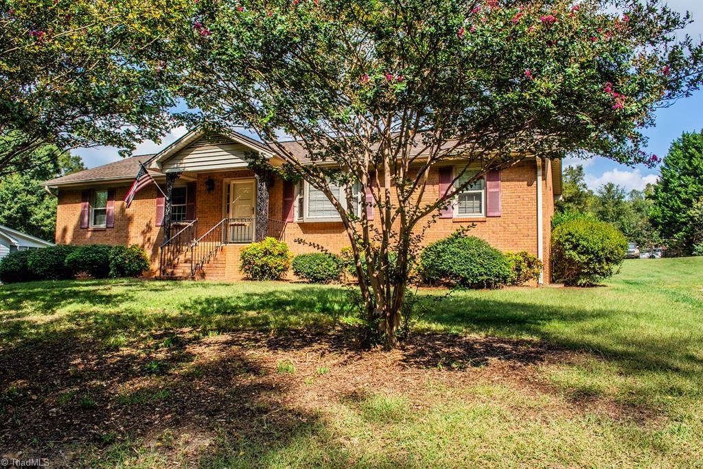 270 Hawkesbury Road Clemmons, NC 27012 - Photo 2 of 23