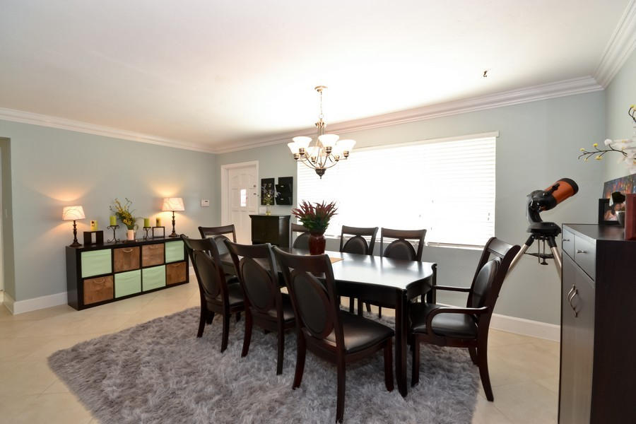117 Gregory Road West Palm Beach, FL 33405 - Photo 2 of 11 Living Room