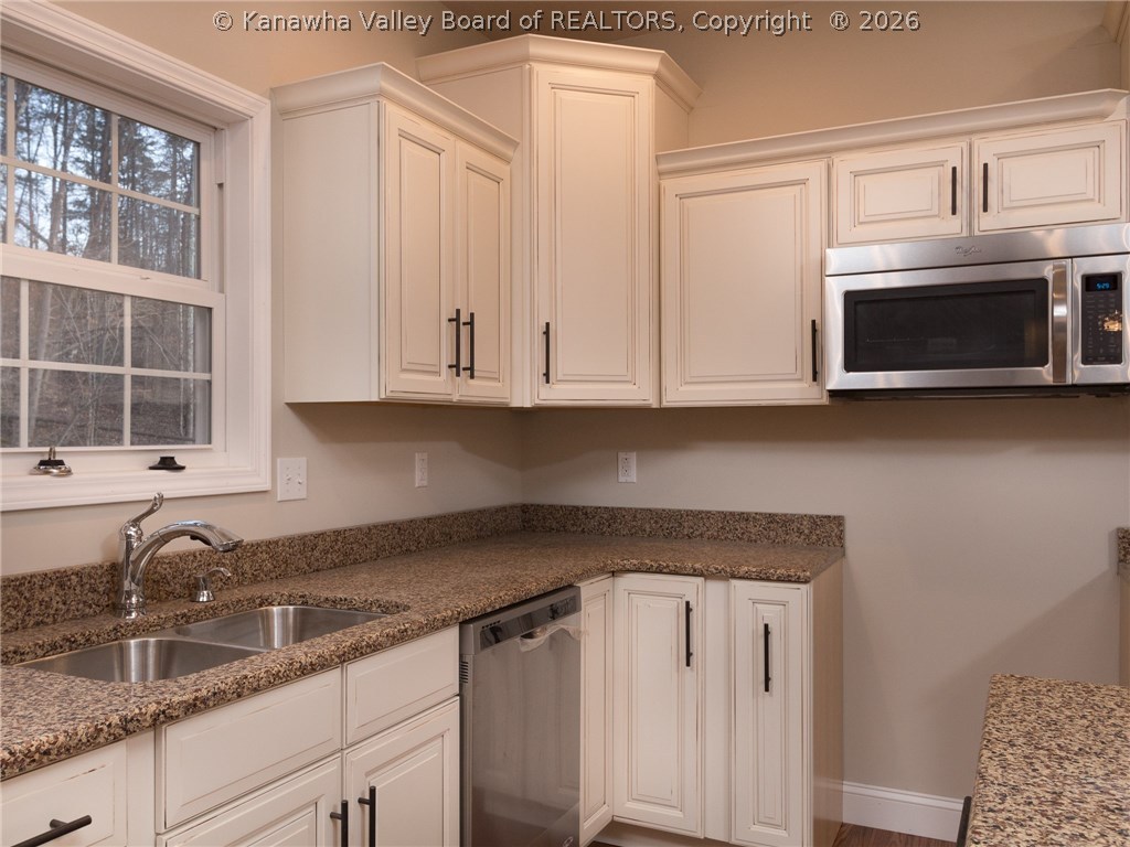 62 West Beacon Winfield, WV 25213 - Photo 8 of 24 Gallery Image 8
