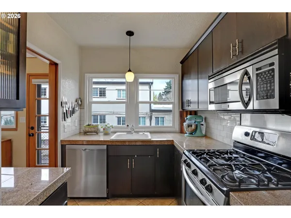 $390,000 | 2025 Southeast Caruthers Street, Unit 11, Portland, OR 97214