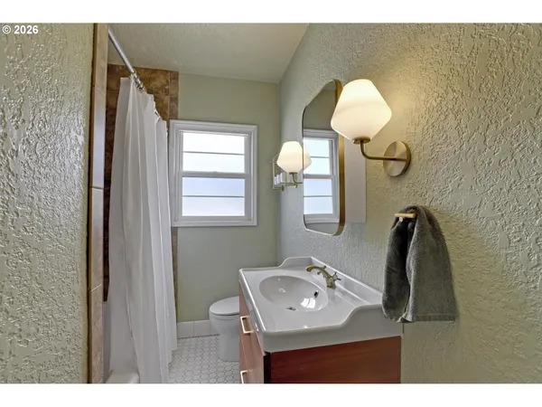 $390,000 | 2025 Southeast Caruthers Street, Unit 11, Portland, OR 97214