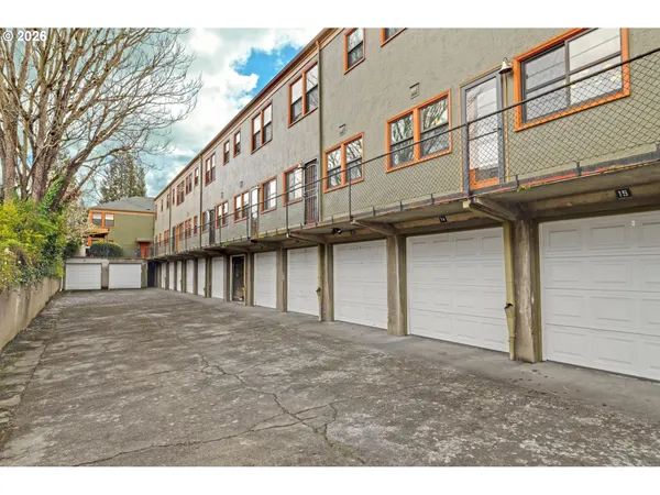 $390,000 | 2025 Southeast Caruthers Street, Unit 11, Portland, OR 97214