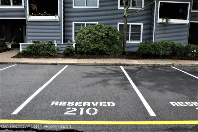 $2,975 | 210 Spinnakers Cove, Toms River, NJ 08753