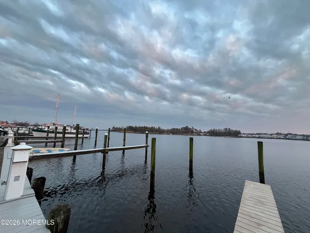 $2,975 | 210 Spinnakers Cove, Toms River, NJ 08753