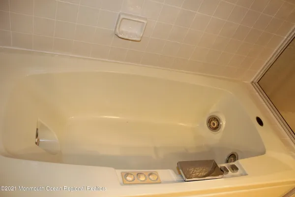$2,975 | 210 Spinnakers Cove, Toms River, NJ 08753