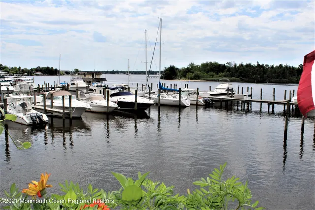 $2,975 | 210 Spinnakers Cove, Toms River, NJ 08753