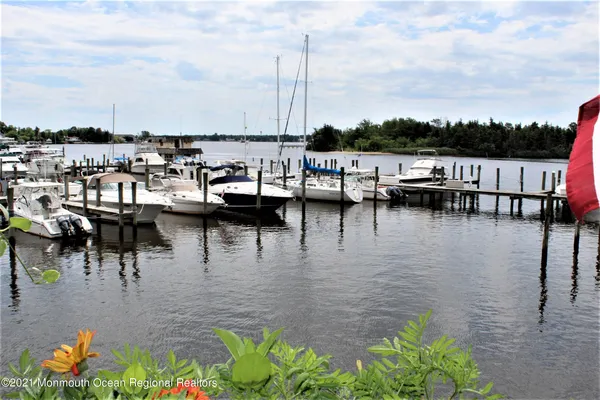 $2,975 | 210 Spinnakers Cove, Toms River, NJ 08753