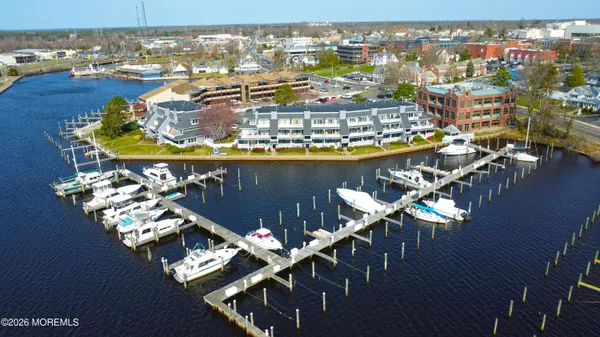 $2,975 | 210 Spinnakers Cove, Toms River, NJ 08753
